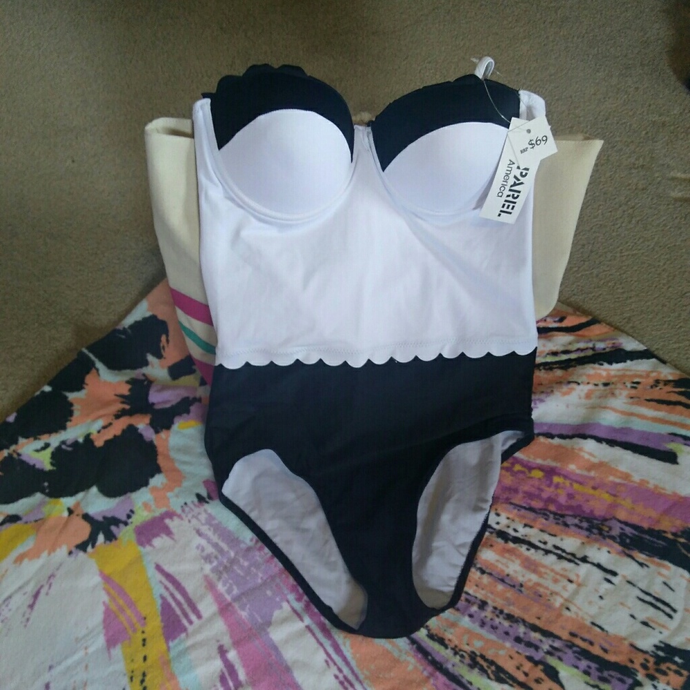 Apparel America Swimsuit NWT 💞❤💞